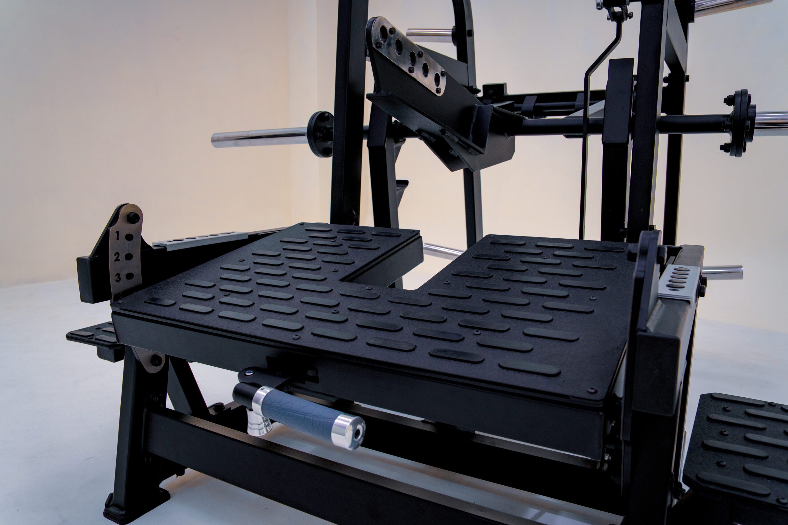 Belt Squat - Premium Heavy Duty commercial grade - Tilt foot plate 2