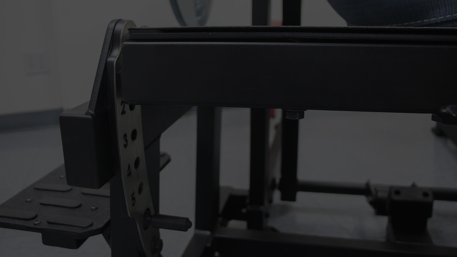 Rised Foot platform Angle belt squat