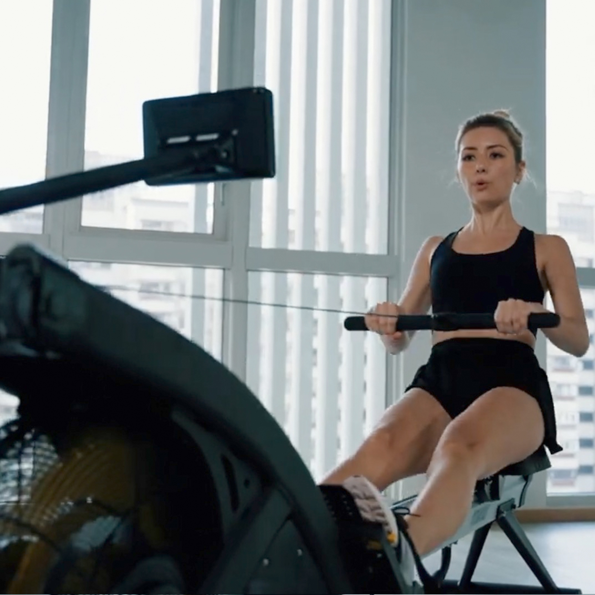 Hyperon Air Rower commercial grade for gyms functional training for hitt and Hyrox lady