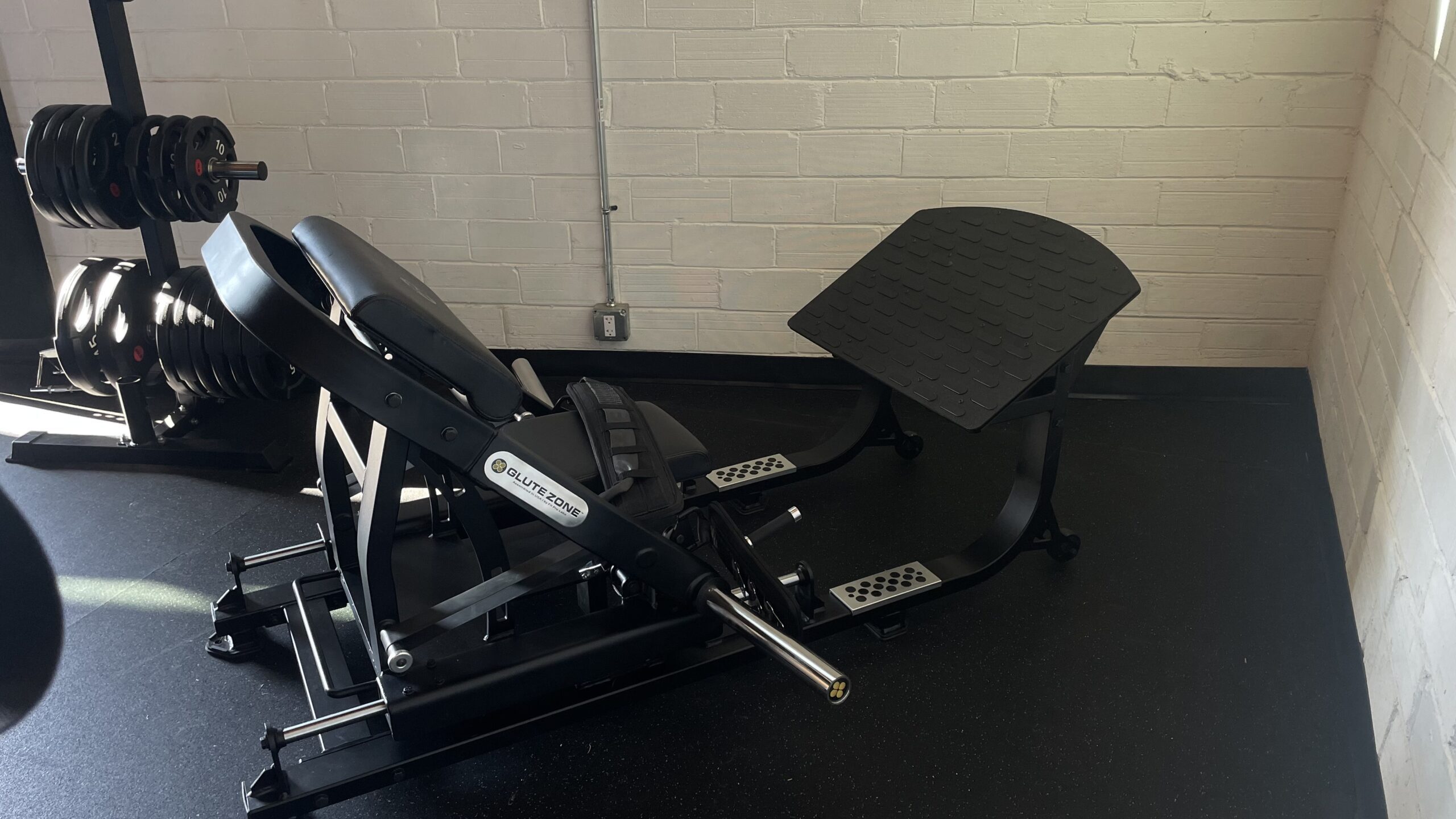 Sequoia gym hip thrust machine commercial grade plate loaded